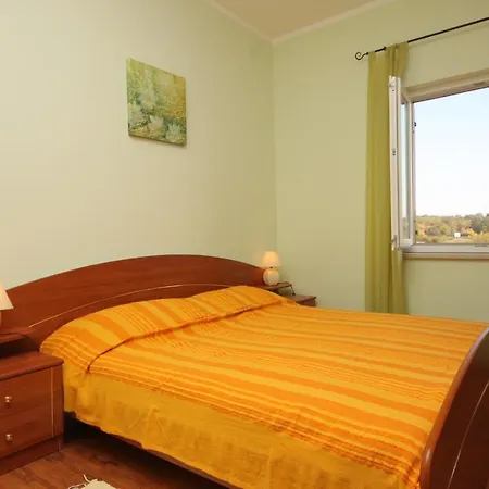 Family Friendly With A Swimming Pool Manjadvorci, Marcana - 2209 Appartamento Barban