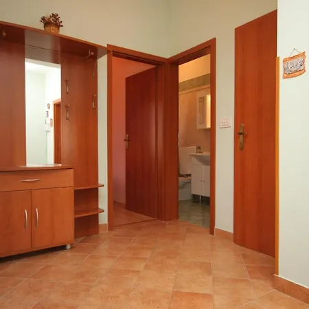 Family Friendly With A Swimming Pool Manjadvorci, Marcana - 2209 Appartamento Barban